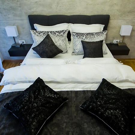 Apartment Exclusive And Studio Суботица Экстерьер фото